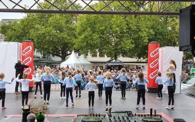 Die Tanzkids und Tanz Ladies präsentieren sich beim Marktplatz der Vereine auf dem Kohlmarkt am 25.September
